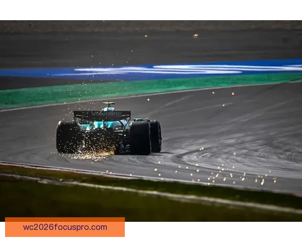 F1赛季最新动态：红牛车队表现强势 汉密尔顿与维斯塔潘角逐激烈